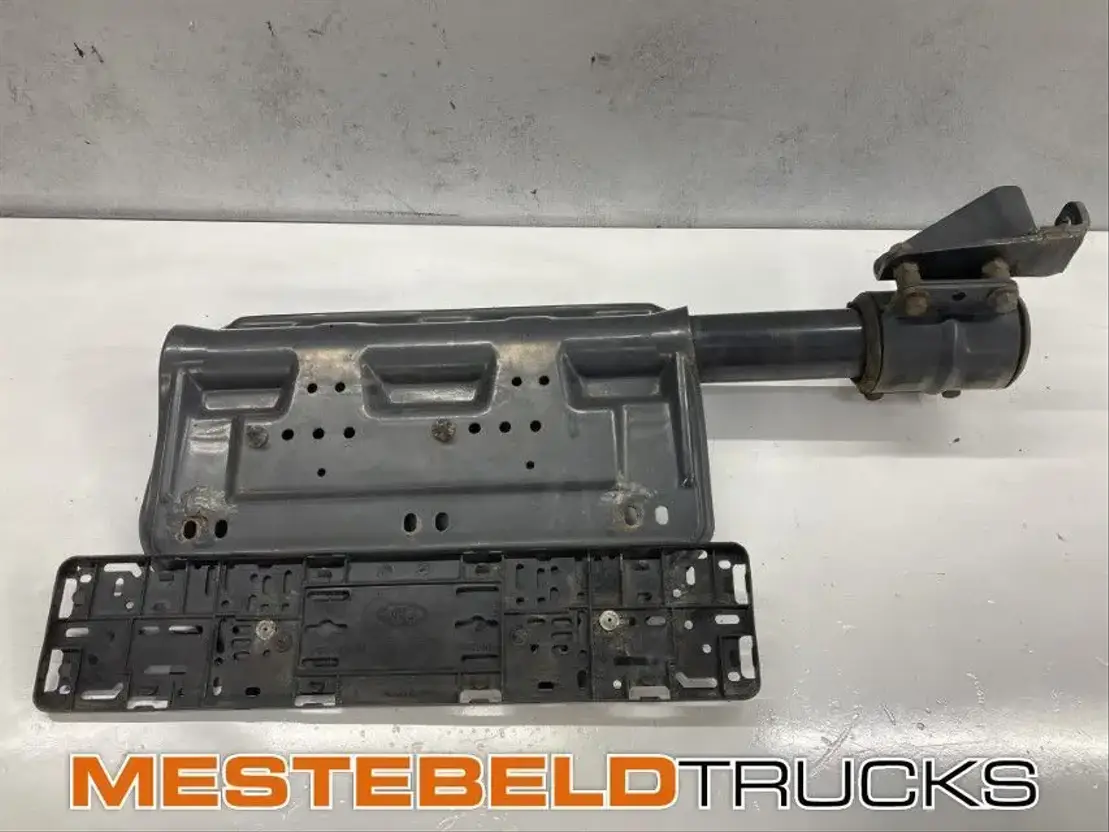 Scania Spatbordsteun links