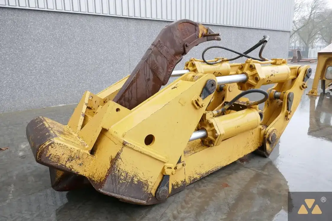 Caterpillar D9H Ripper | Ripper - TrucksNL
