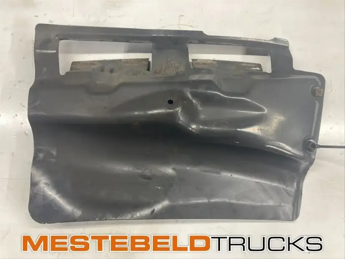 Scania Beschermplaat links