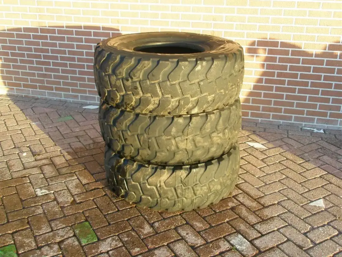 Alliance 335/80R18