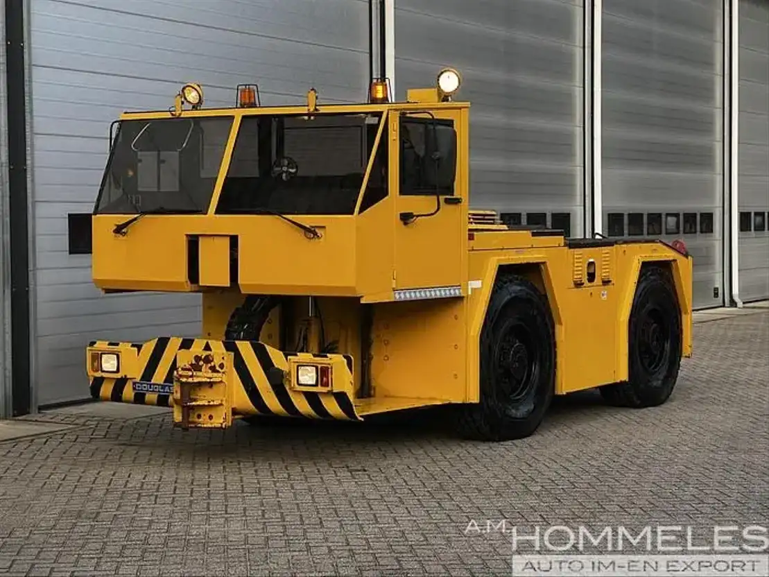 Diversen DOUGLAS EQUIPMENT LIMITED RM4003 Elektrische trekker TrucksNL