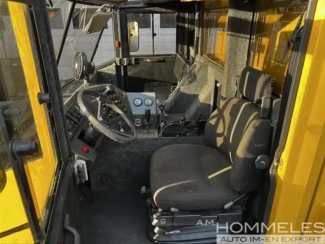 Diversen DOUGLAS EQUIPMENT LIMITED RM4003 Elektrische trekker TrucksNL