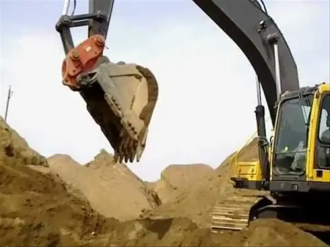Digging bucket Reversal