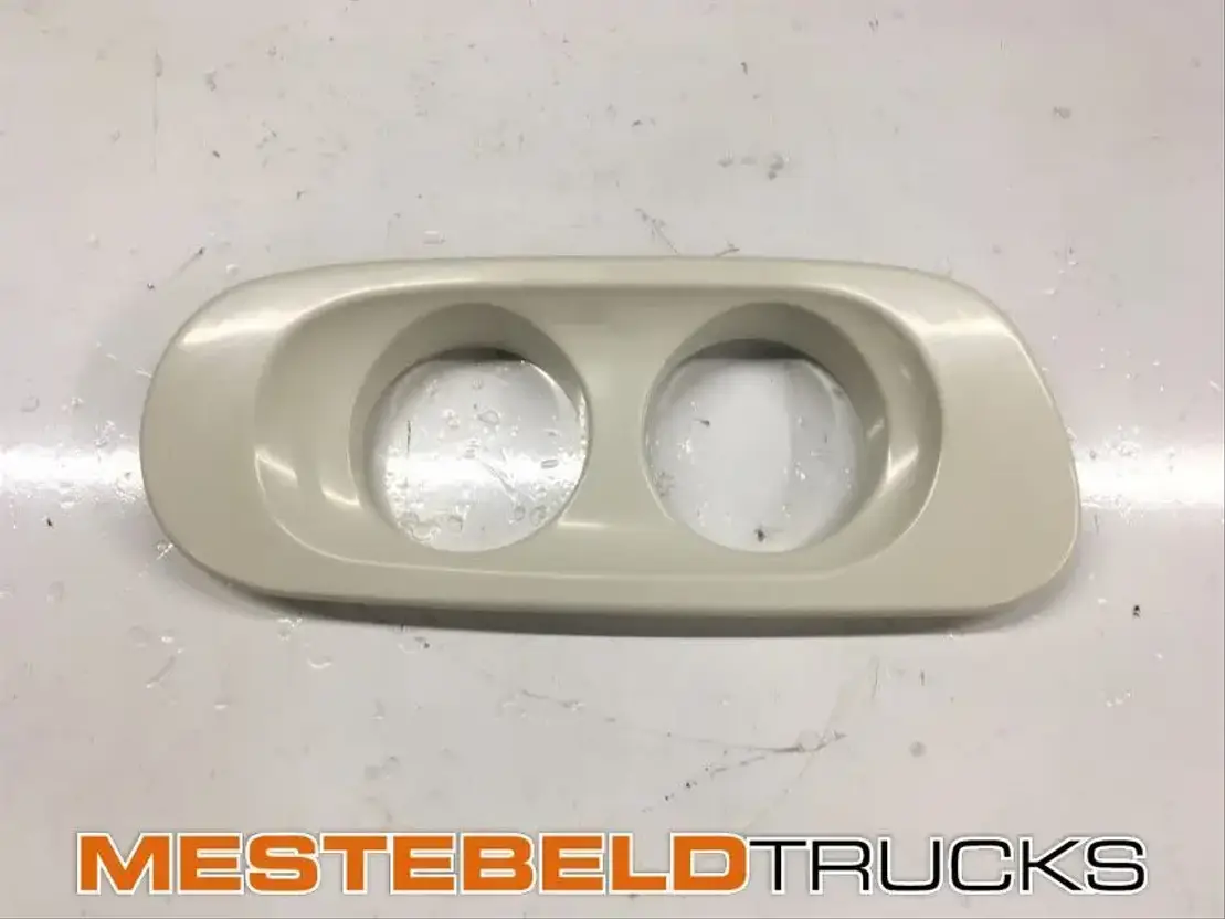 DAF Afwerkplaat combilamp rechts