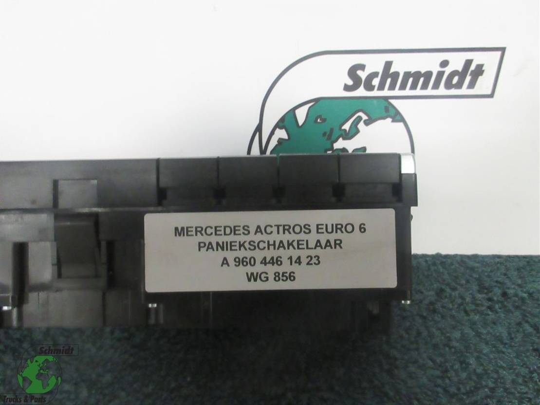 Leuk voor kids – Formule 1 racewagens kleurplaat Leuk voor kids – Formule 1 racewagens kleurplaat