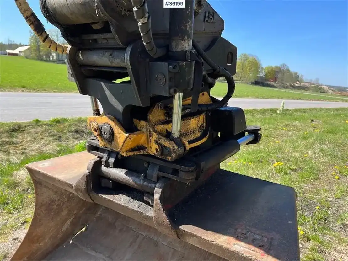 Mecalac 714 MW EXCAVATOR WITH ROTOTILT Wielgraafmachine TrucksNL