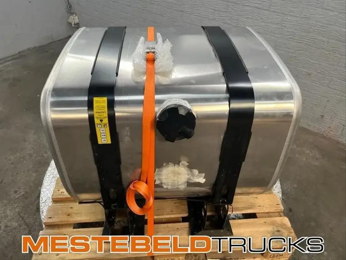 Volvo D tank met steunen 330 liter