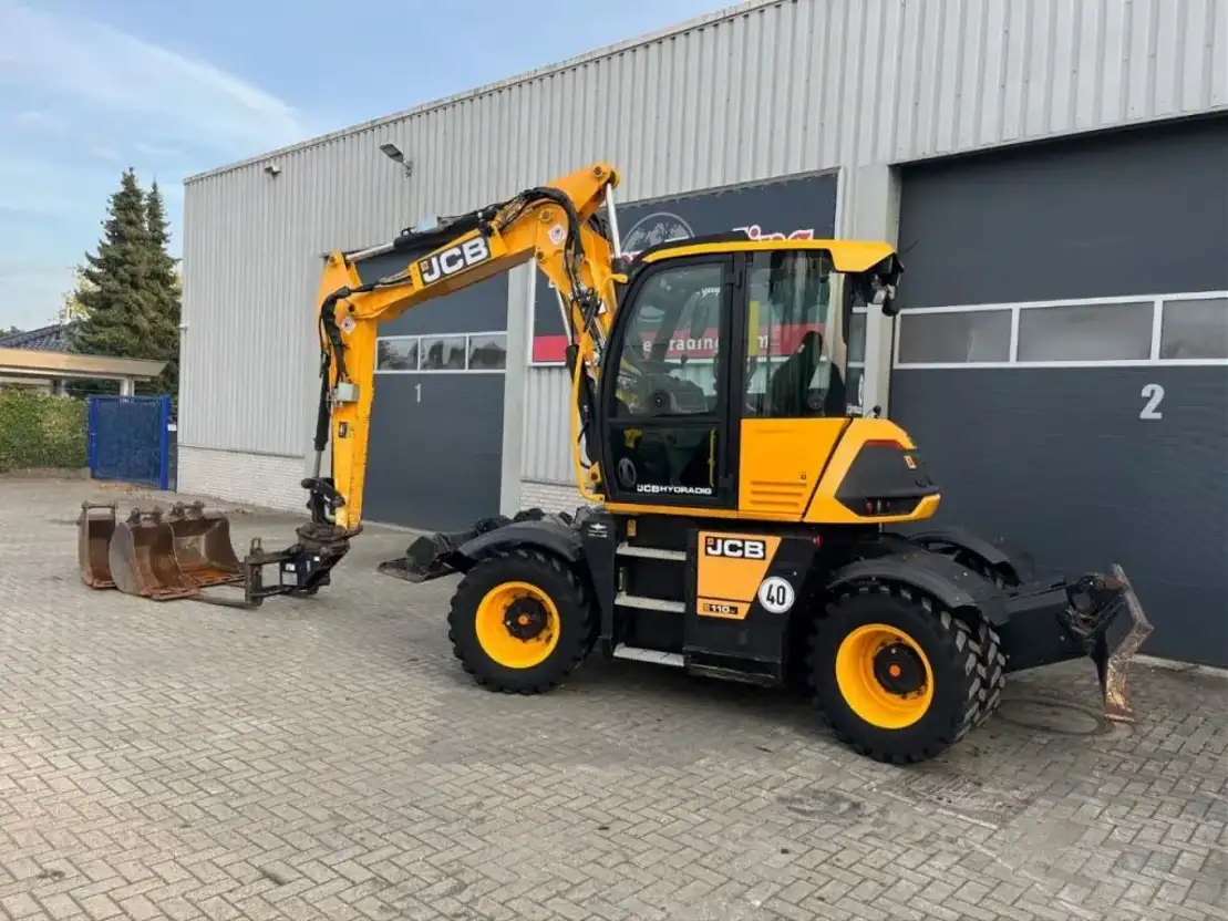 JCB Hydradig HD110WT4F, 2017 Year, 3 buckets + forks