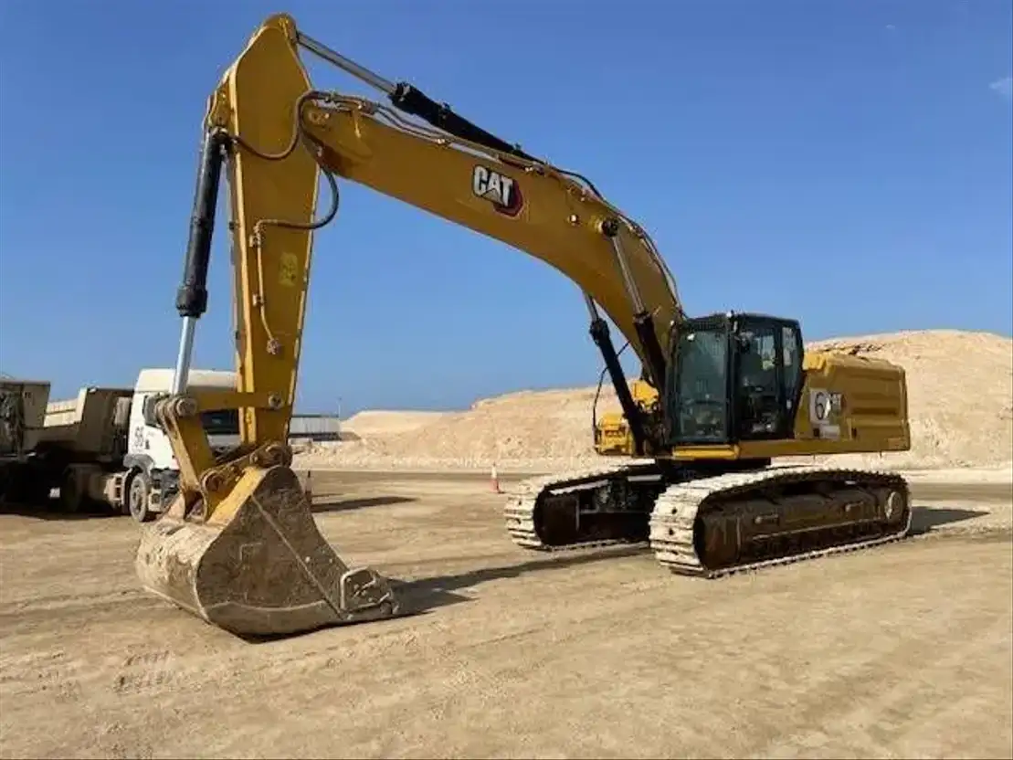 Caterpillar 350 (SaudiArabia) Rupsgraafmachine TrucksNL