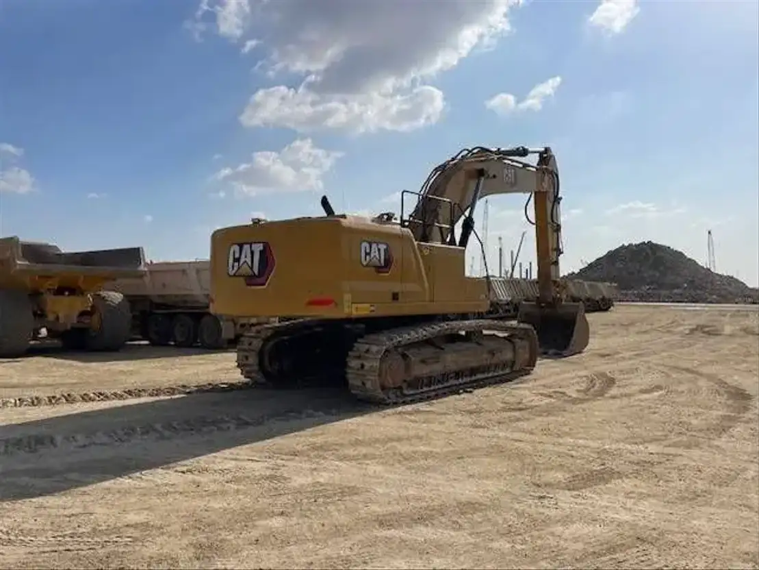 Caterpillar 350 (SaudiArabia) Rupsgraafmachine TrucksNL