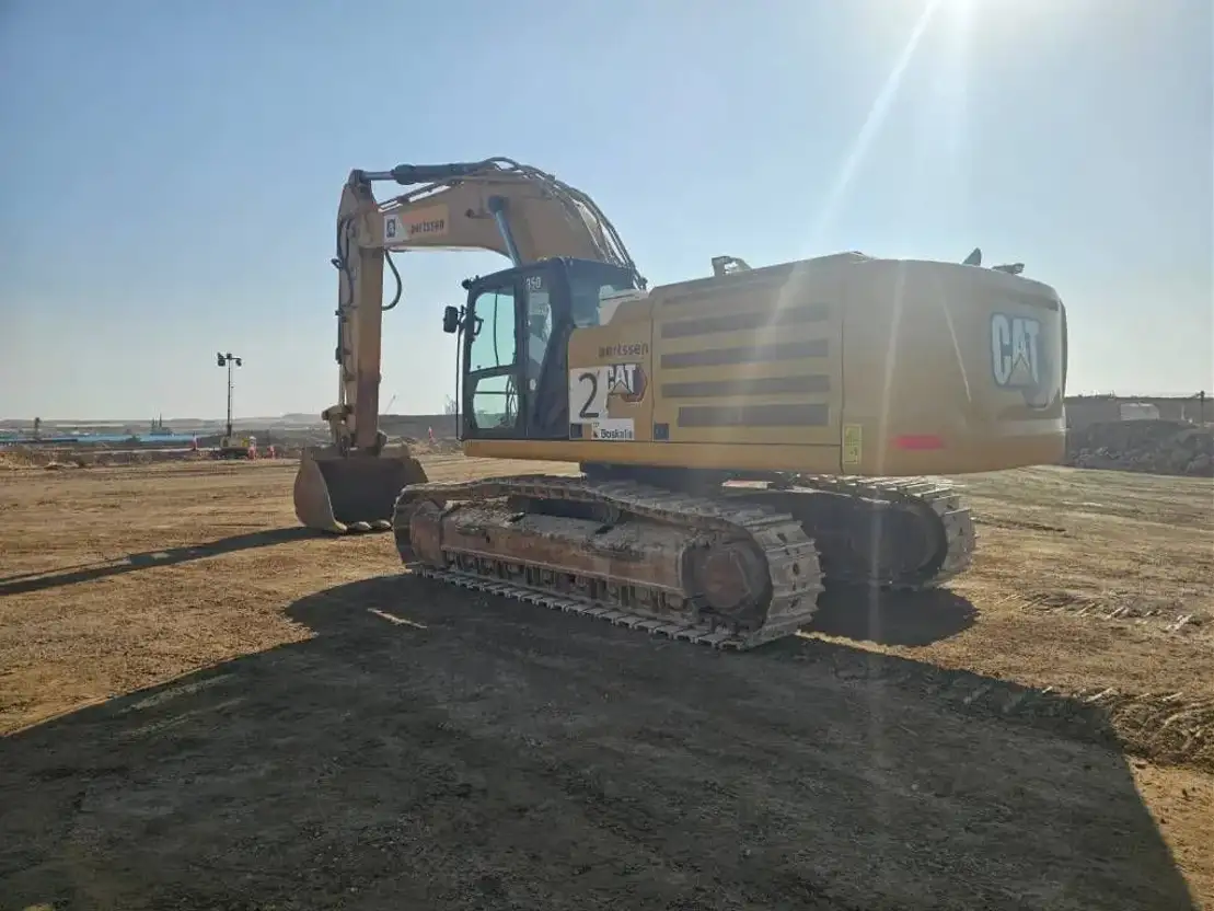 Caterpillar 350 (SaudiArabia) Rupsgraafmachine TrucksNL
