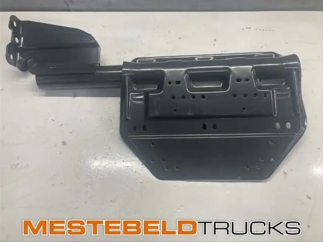 Scania Spatbordsteun links