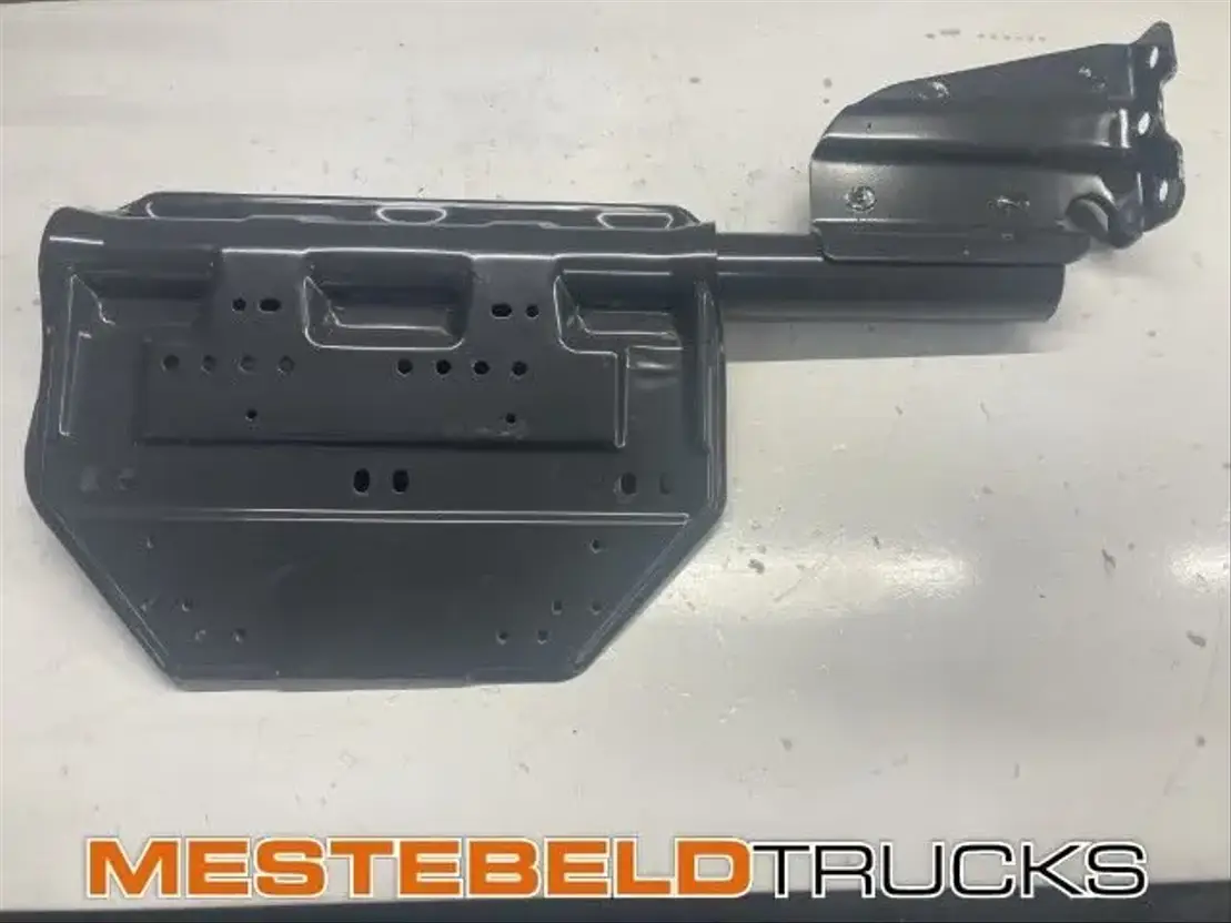 Scania Spatbordsteun rechts
