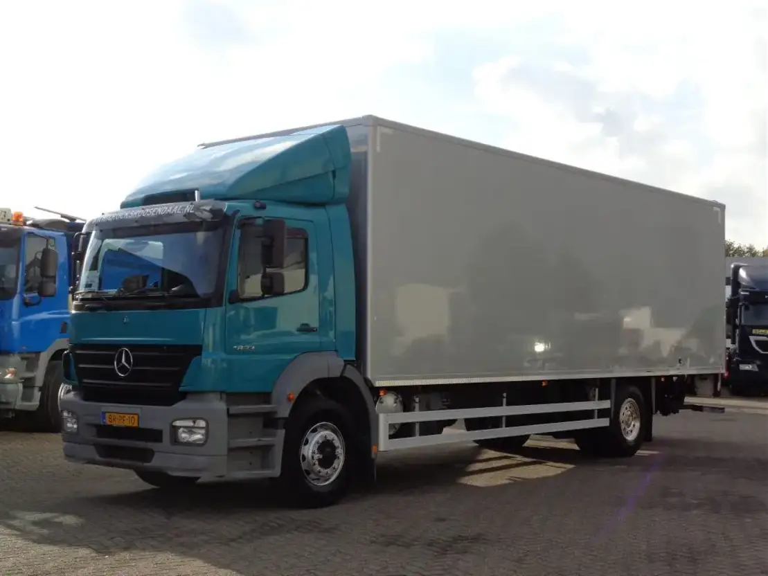 Mercedes-Benz Axor 1823 + Dhollandia Lift