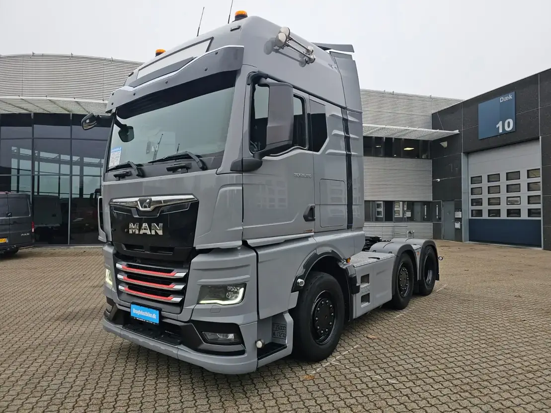 MAN TGX 26.510 6x2/2 Individual Lion S