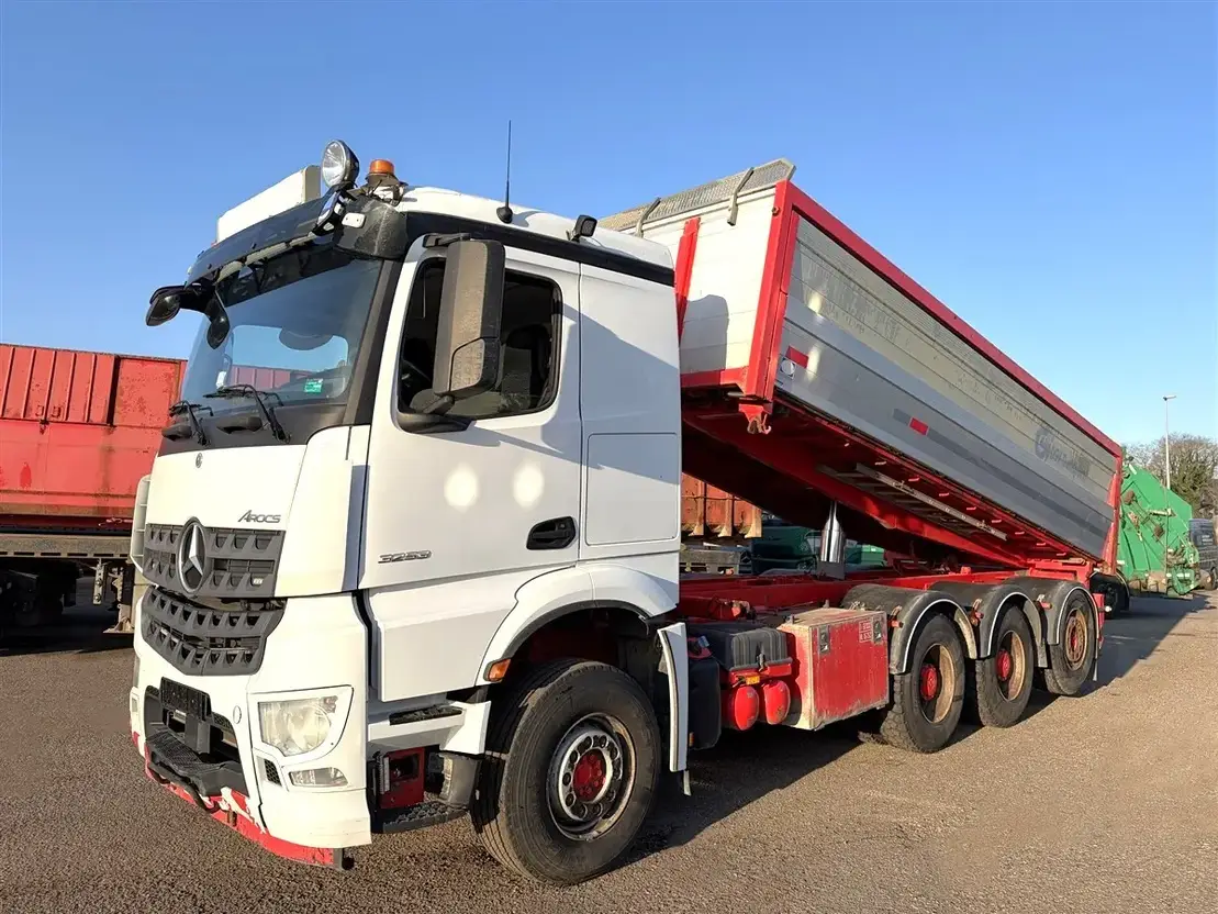 Mercedes-Benz Arocs 3253 8x4 3-vejs tip